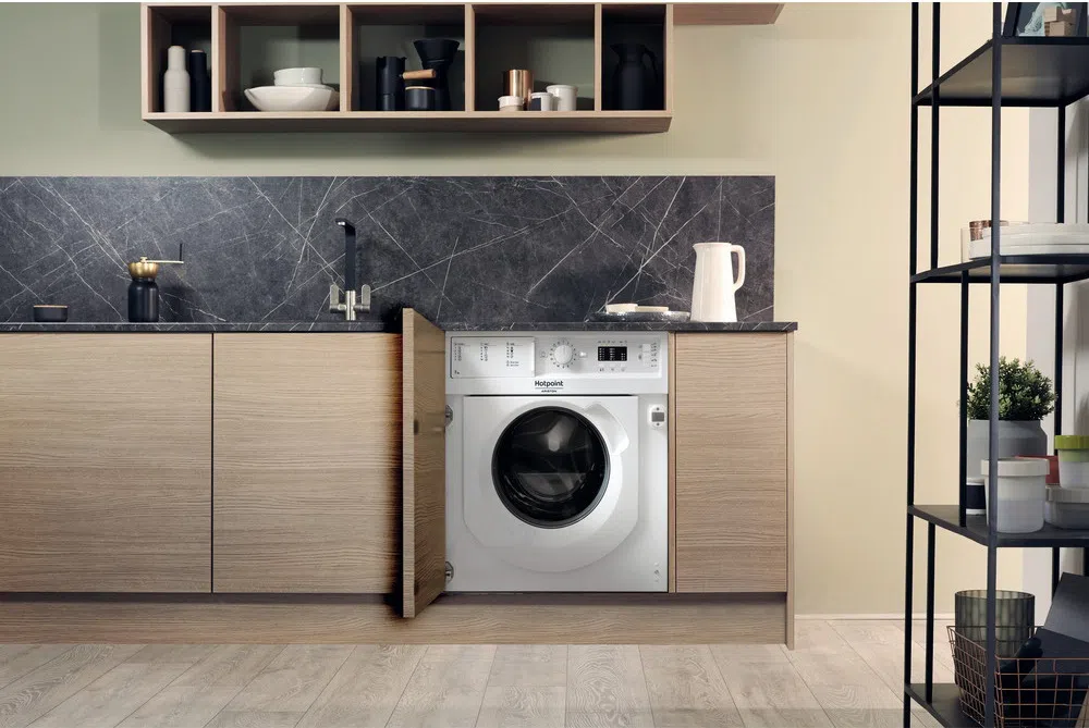 Встраиваемая стиральная машина Hotpoint-Ariston BI WMHL 71253 EU 3