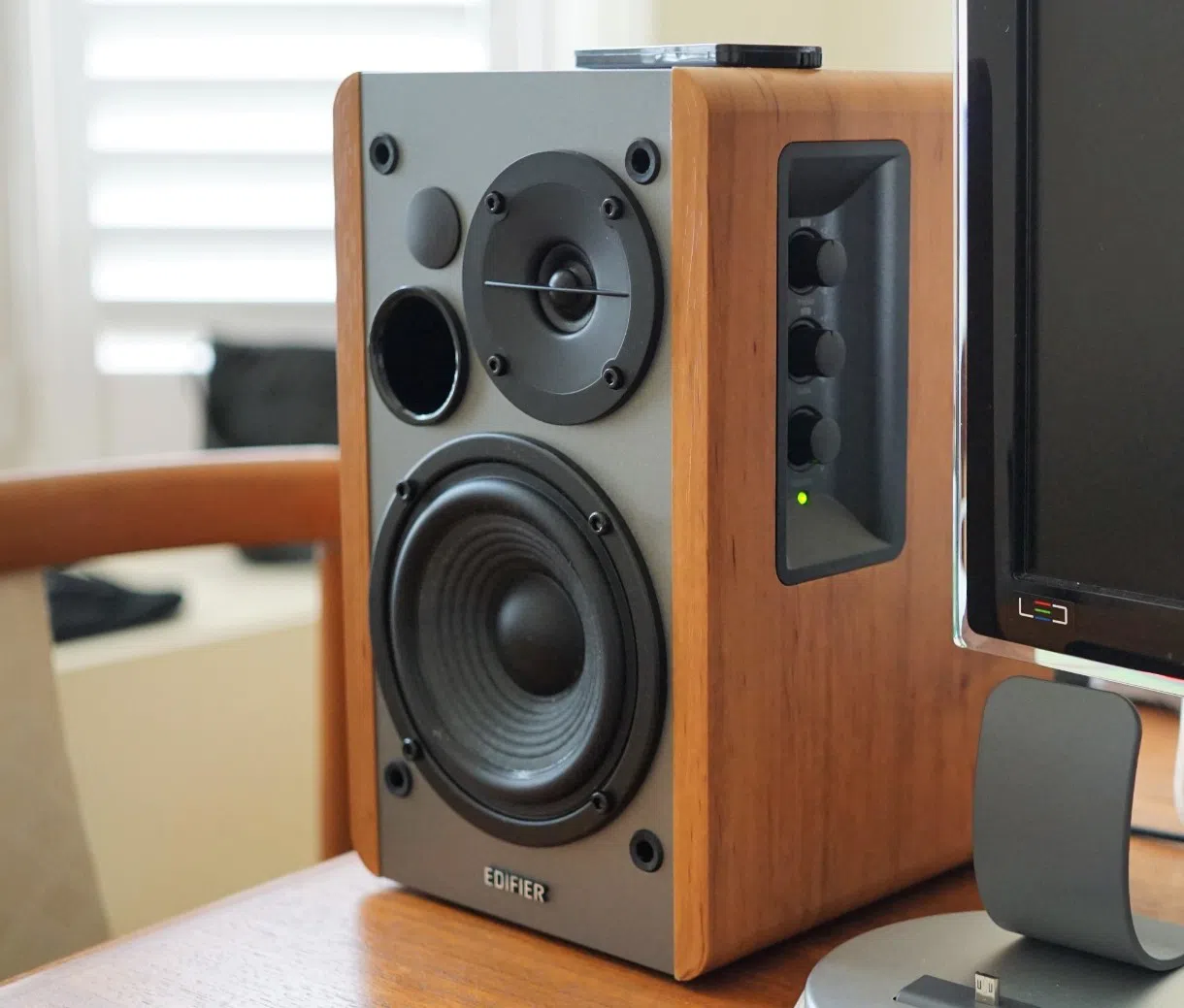 Компьютерные колонки Edifier R1280DB Brown 3