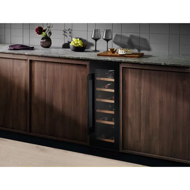Винный шкаф Electrolux EWUS020B5B, Чёрный 5