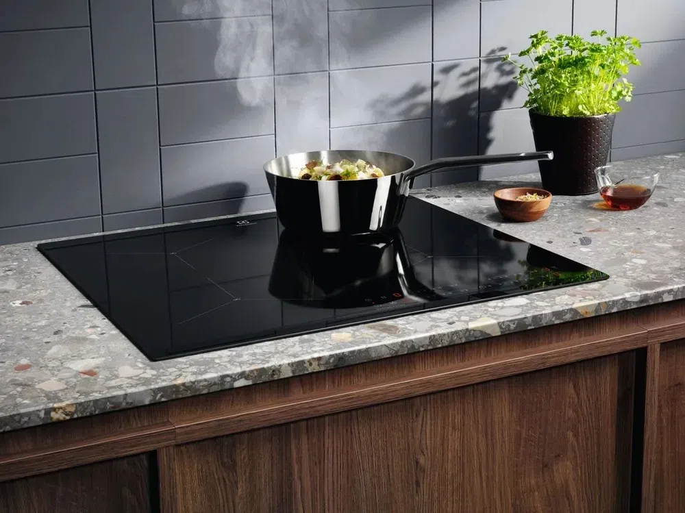 Plită incorporabilă cu inducție Electrolux EIS62443, Negru 3