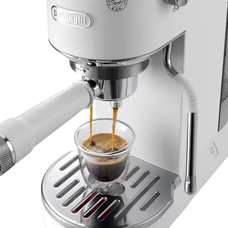 Кофеварка рожковая DeLonghi EC890.WI, White 6