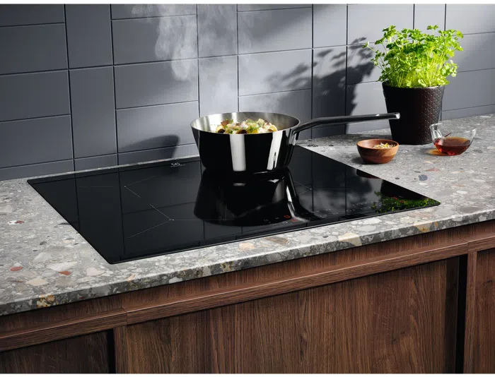 Plită incorporabilă cu inducție Electrolux EIS6134 3