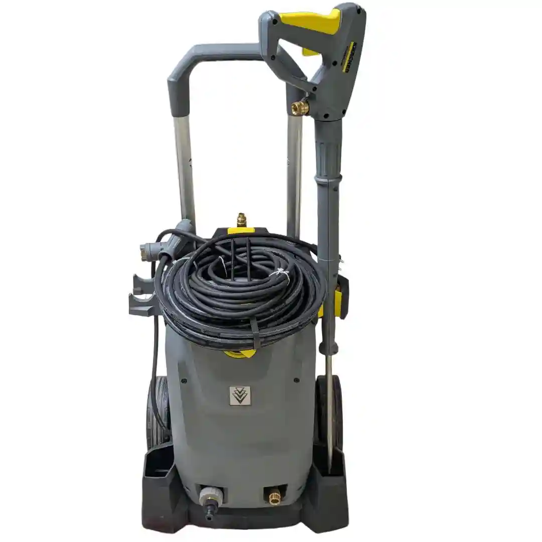 Пылесос Karcher с насадками 