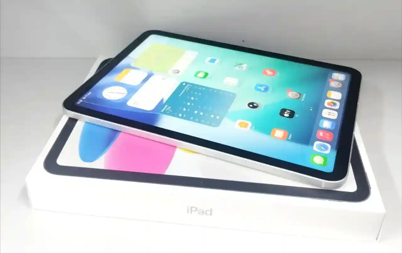 Планшет Apple iPad 2025 11" 5G Серебряный 6 ГБ | 256 ГБ | 12 Мп | MD7K4TY/A