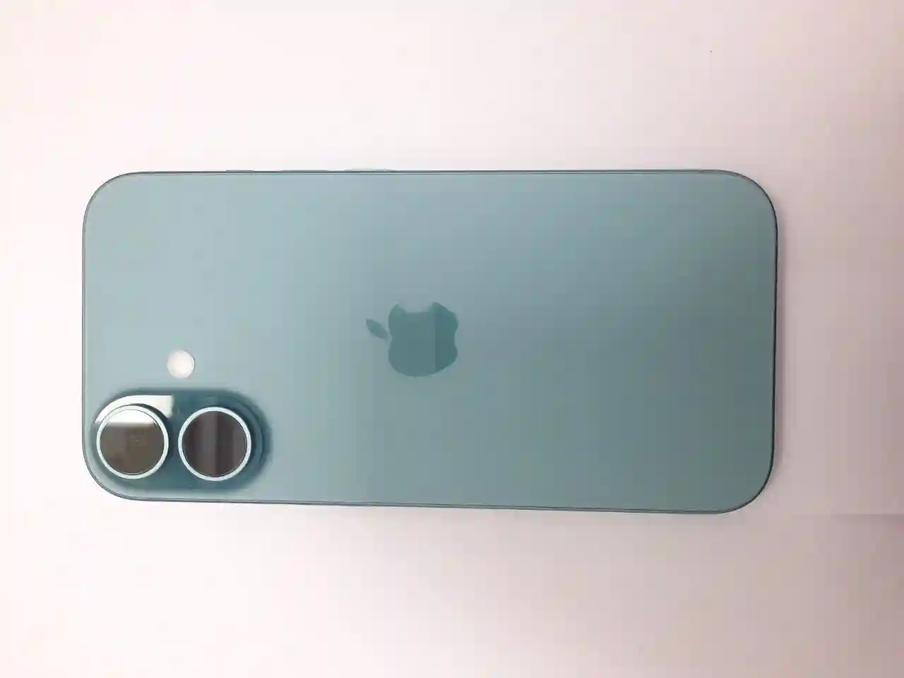 Apple iPhone 16 (6 GB/128GB)