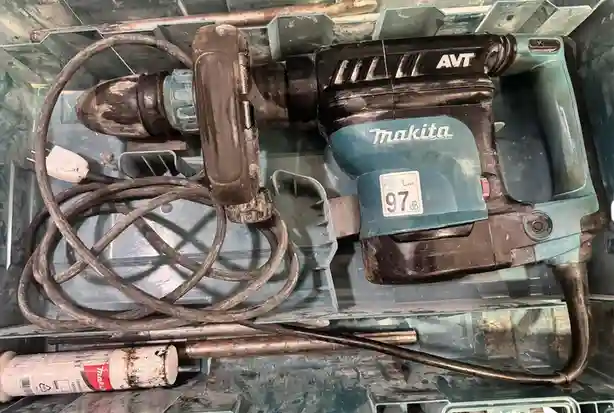 Makita HM1111C