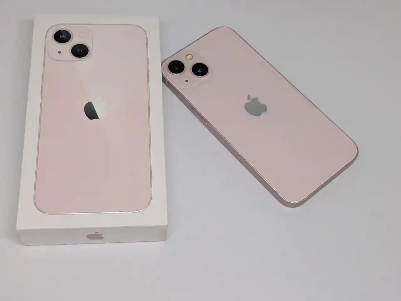 Apple iPhone 13  4 GB/ 128 GB/