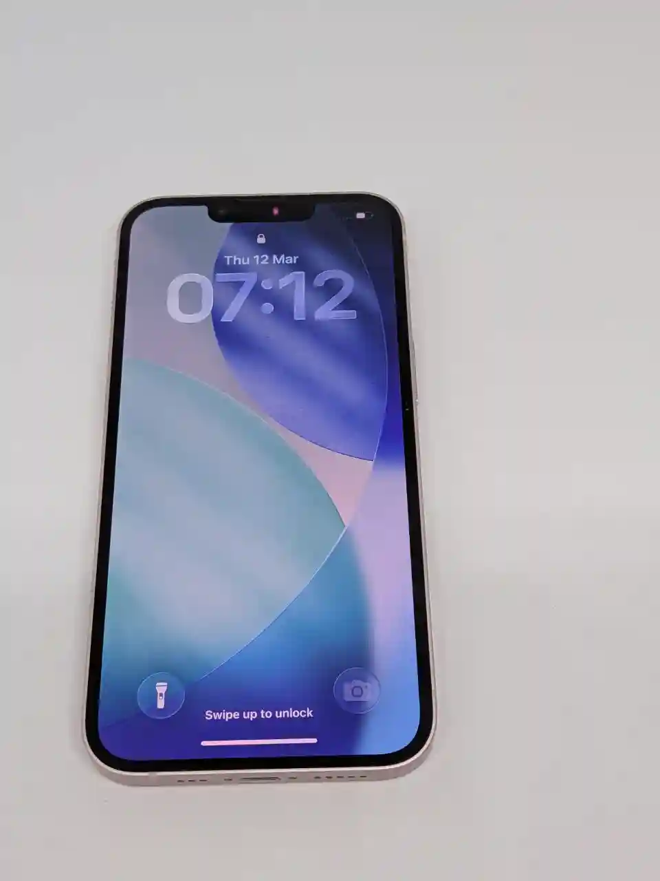 Apple iPhone 13  4 GB/ 128 GB/