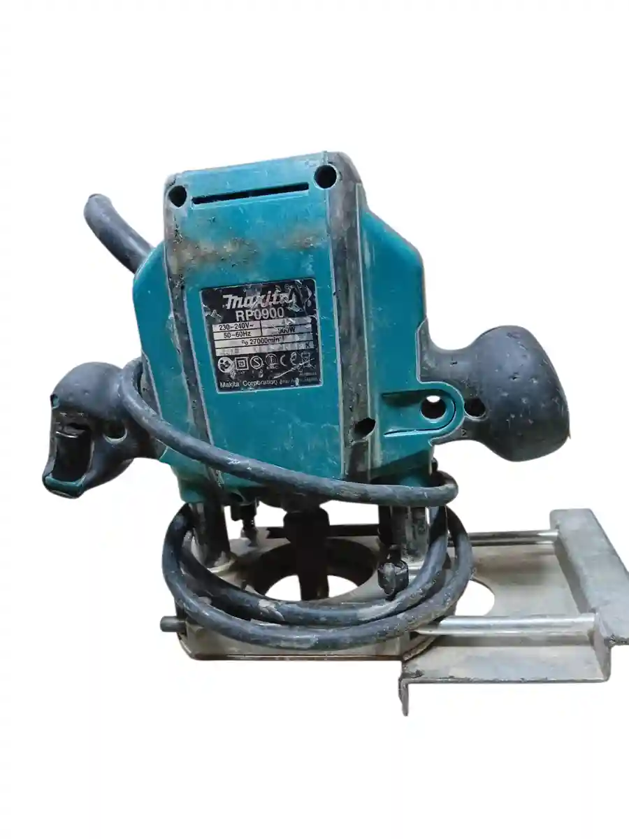 Фрезер MAKITA RP0900 900вт
