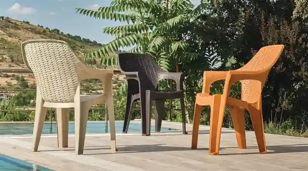 Scaun din plastic BABEL Maro