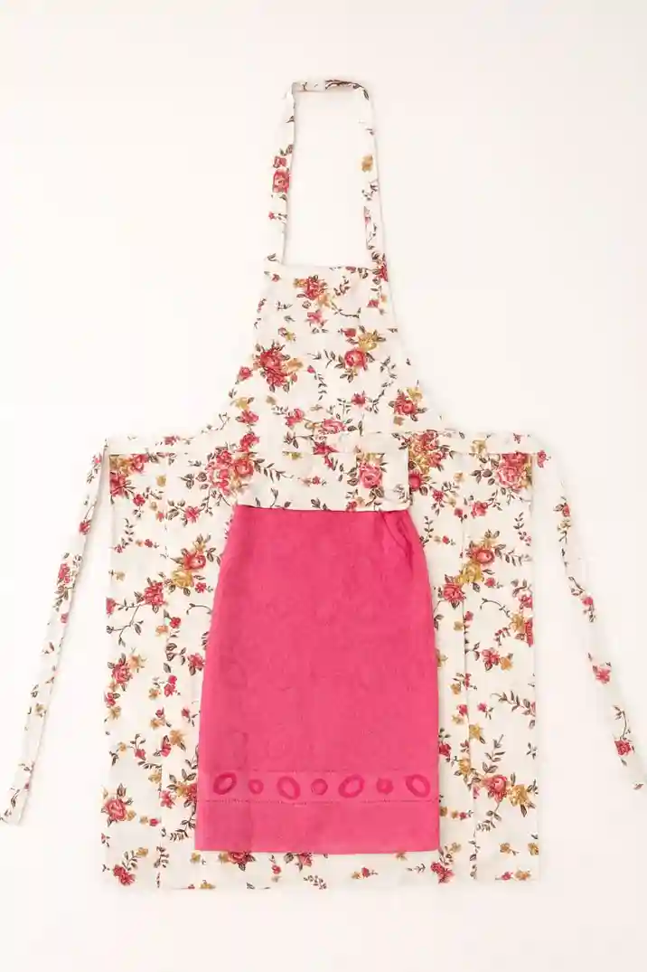 Кухонный фартук с полотенцем ярко-розовый с цветочным принтом