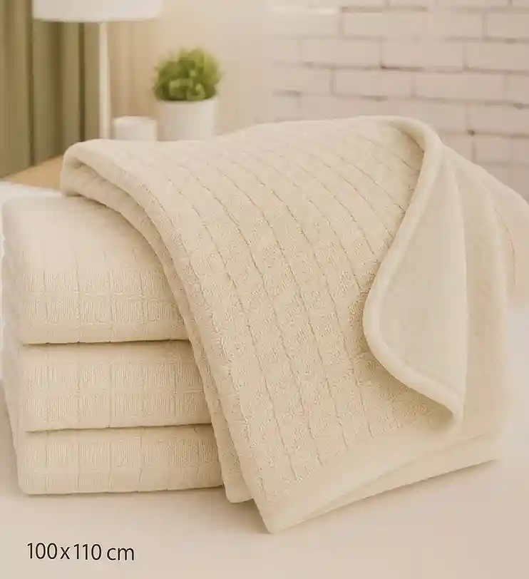 Patura tricotata pentru copii Aren 100×110 cm Ivory