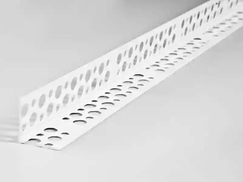 Перфорированный пластиковый уголок 3,0 м