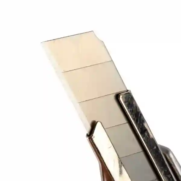 Cutit 18mm cu sina metalica autoblocarte 306724