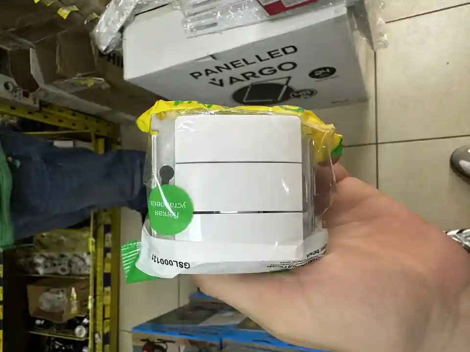 Intrerupator Glose triplu 10A 250V Alba 322