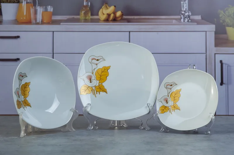 KZF18-332 Set de masa 18 piese 1/2