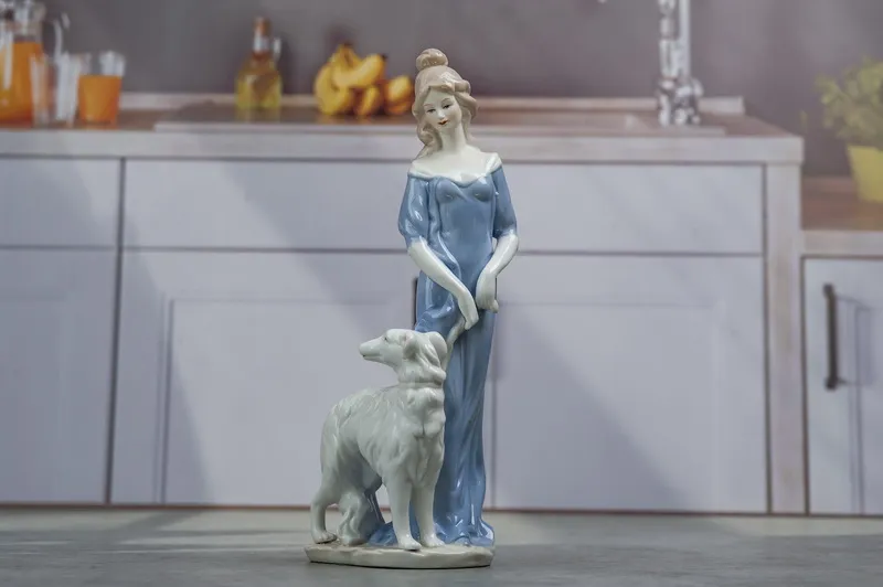 G369 Сувенир "Дама" 1/30