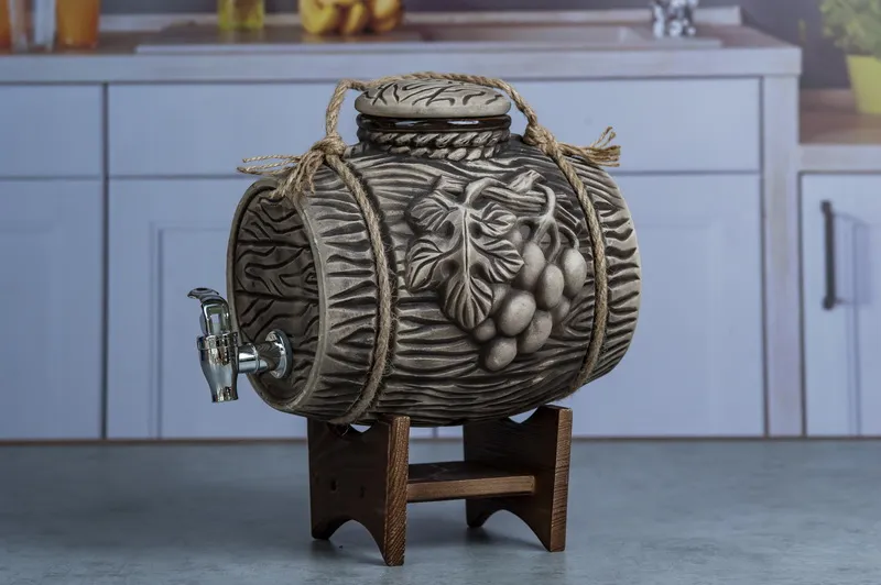 G/MV334, Бочка для вина на деревянной подставке