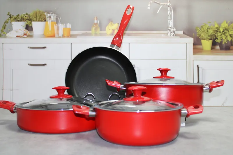 RE.SET.7, Н/Р 7 ПРЕДМЕТОВ: КАСТРЮЛИ 20-24 см со стеклянной крышкой, СОТЕЙНИК 26 см со стеклян