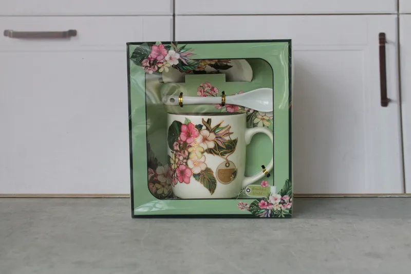 HK1527 Set cadou 3pcs: Cana ceramica cu capac si lingura 1/60