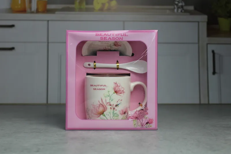 HK1904 Set cadou 3pcs: Cana ceramica cu capac si lingura 1/60