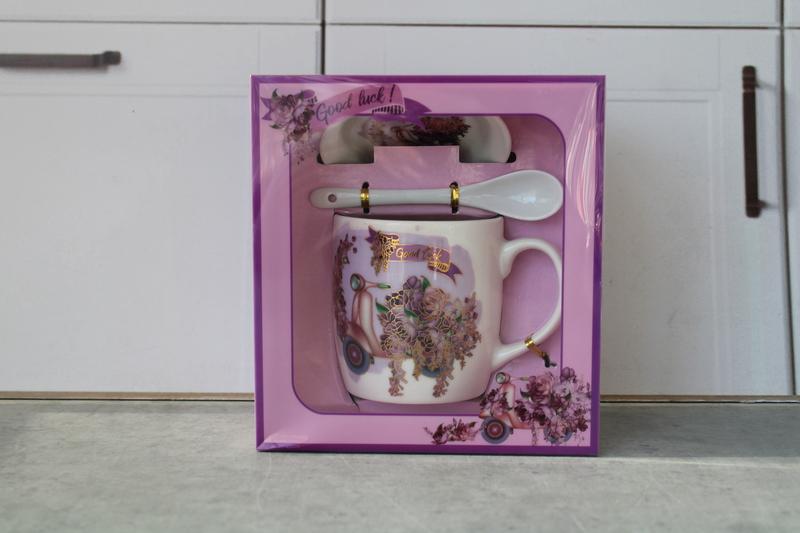 HK2264 Set cadou 3pcs: Cana ceramica cu capac si lingura 1/60