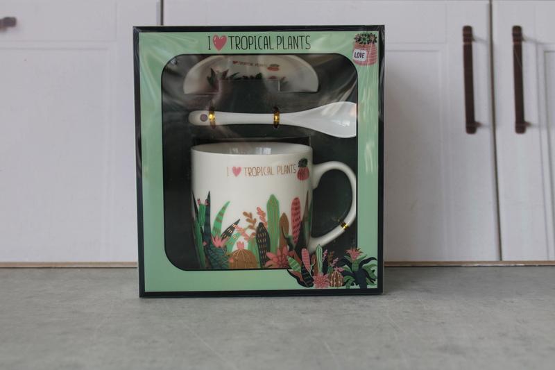 HK2231 Set cadou 3pcs: Cana ceramica cu capac si lingura 1/60