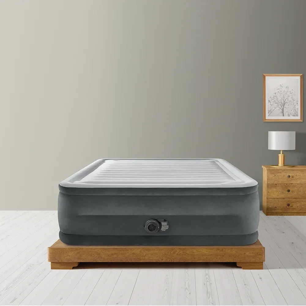 Pat gonflabil Queen Comfort-Plush cu pompă încorporată, 152×203×56 cm, max. 272 kg, Intex (64418)