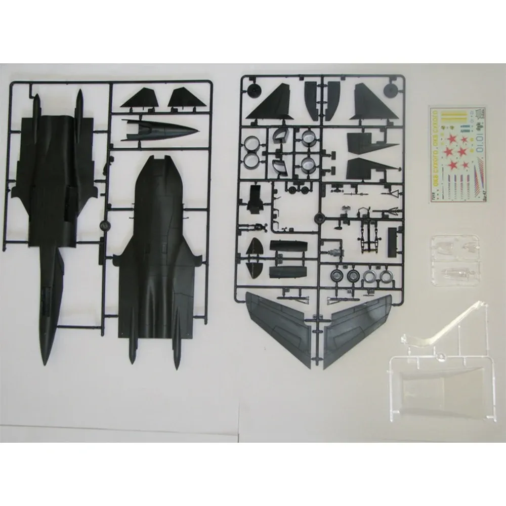Avion SU-47 Bercut (se incleie) (7215)