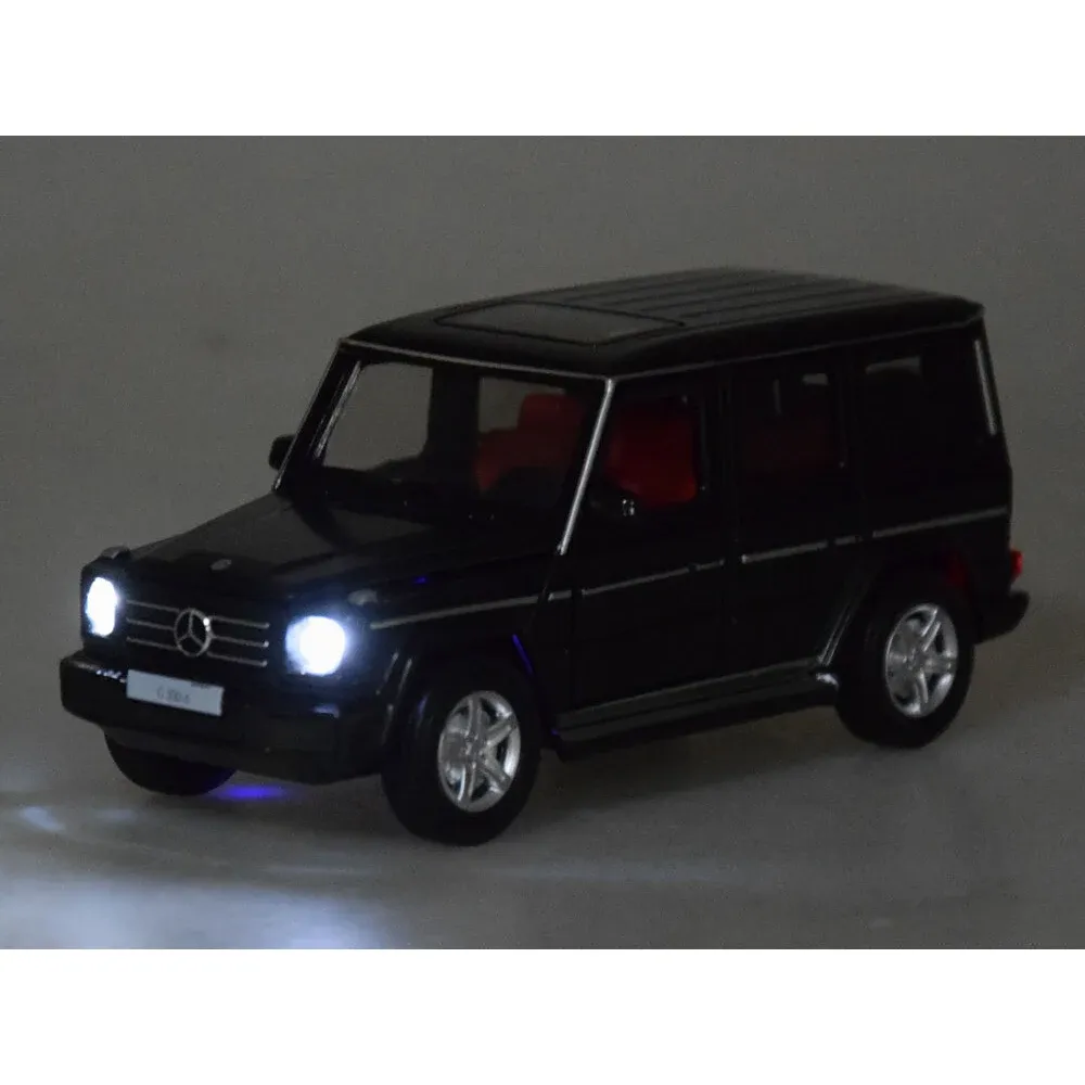 Mașină din metal 1:32 Mercedes Benz G350 cu sunete si lumini (se deschid usile) (00225)