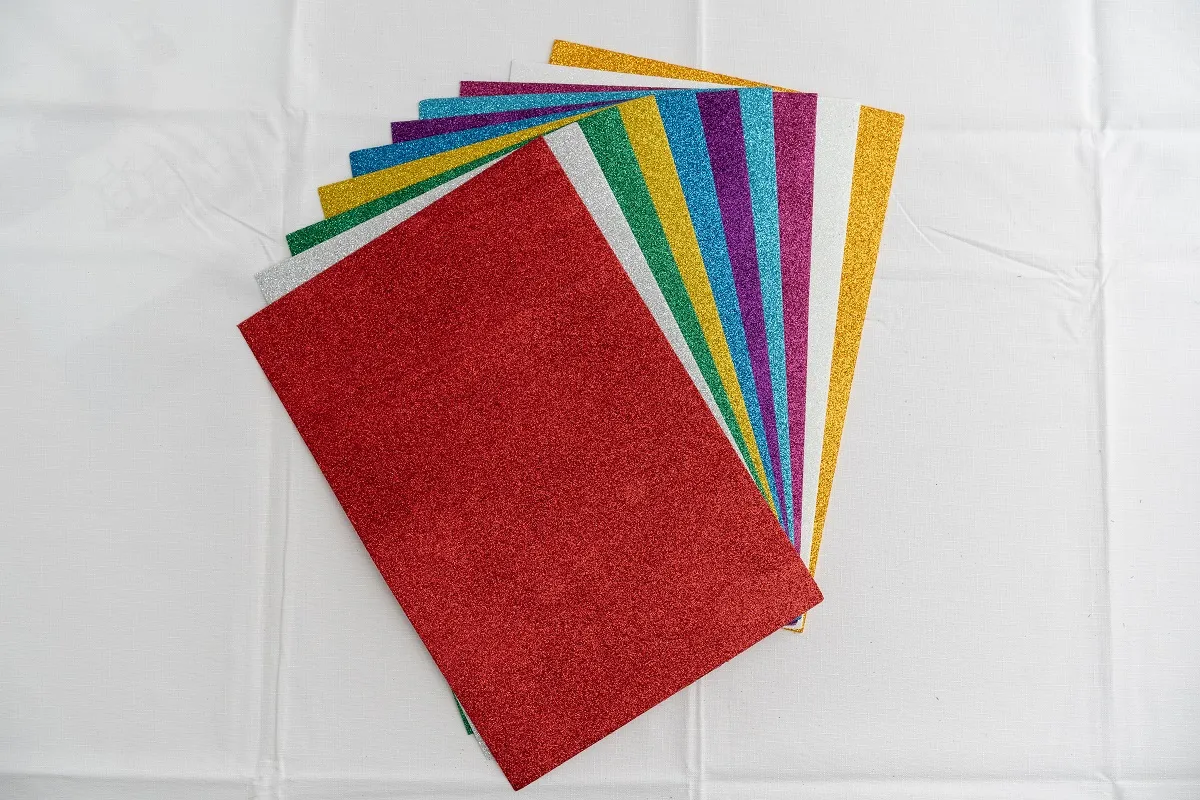 Set hirtie-gumata colorata cu sclipici autoadeziva