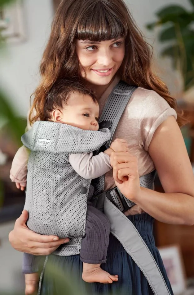 Marsupiu anatomic BabyBjorn Mini Grey 3D Mesh cu pozitii multiple de purtare