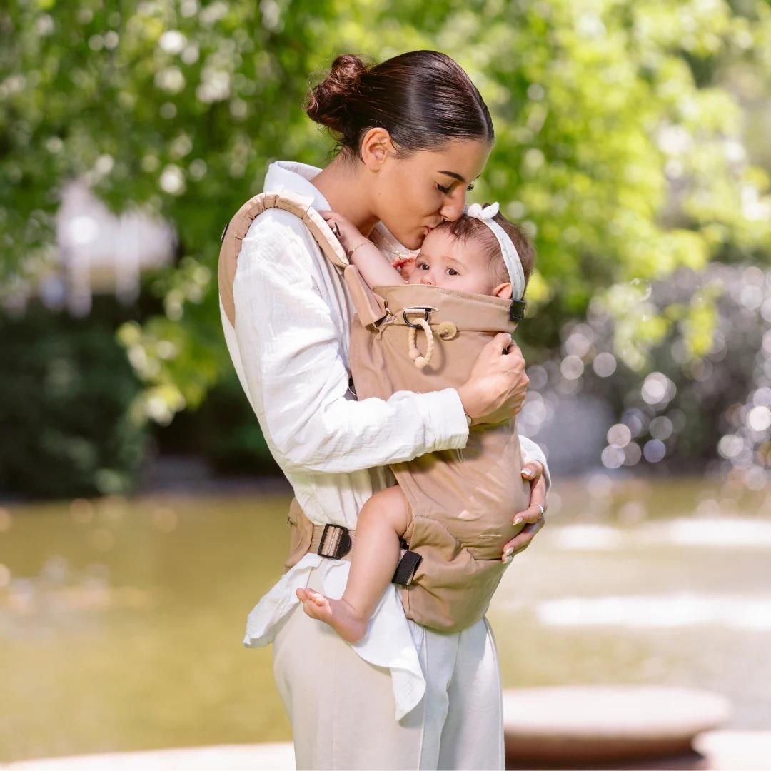 Трансформируемая система переноски с функцией бустера Babymoov Moov & Boost Beige