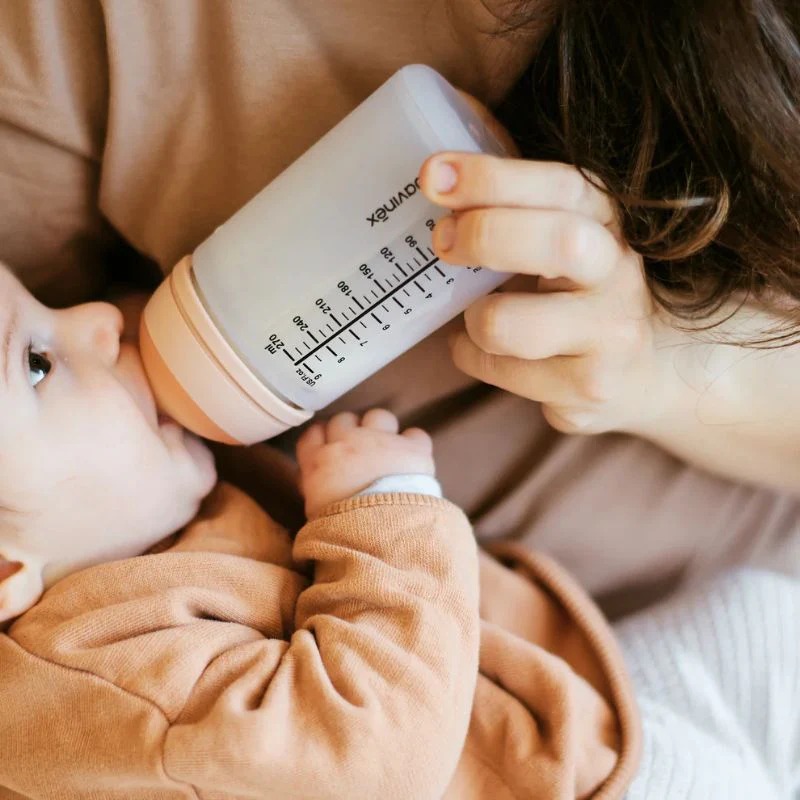 Антиколиковая соска со средним потоком ZERO.ZERO™ / светлый, 0+ месяцев, Suavinex