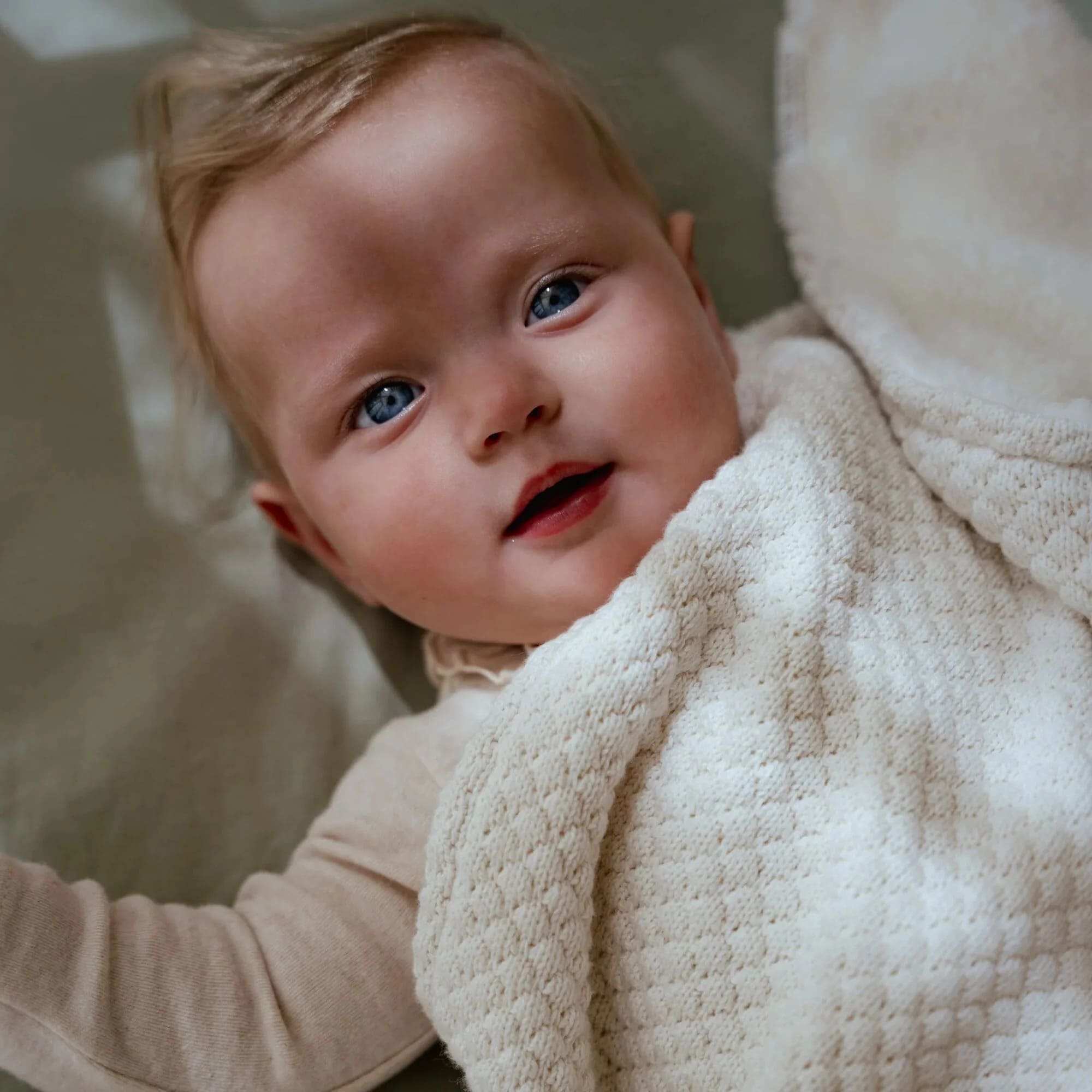 Вязаное одеяло из органического хлопка с плюшевой подкладкой - 110x140 см - Pure Soft White - Little Dutch