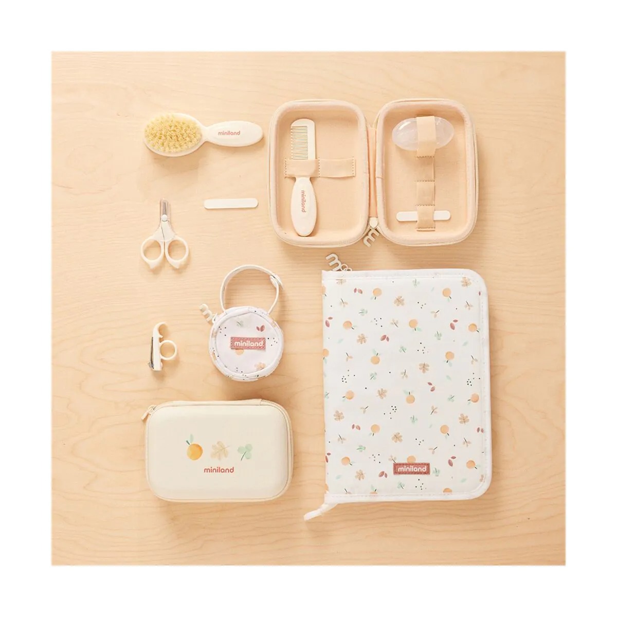 Set 6 accesorii îngrijire și igienă bebeluși Miniland Baby Kit Valencia 3