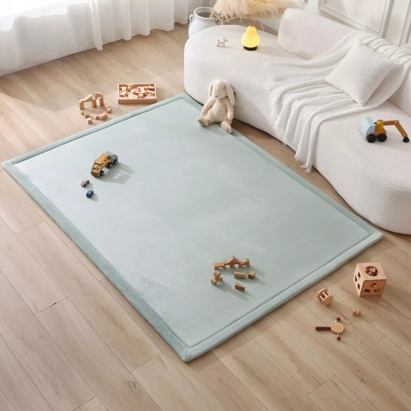 Saltea de joaca coral velvet cu spuma memorie 150 x 200 cm – verde ment - Hakuna Matte