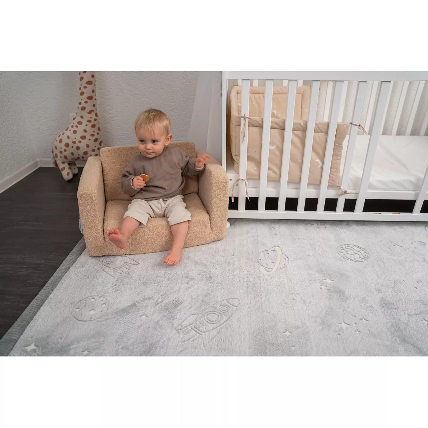 Saltea de joaca cloud glow in the dark – planete 170 x 120 x 2.5 cm - Hakuna Matte