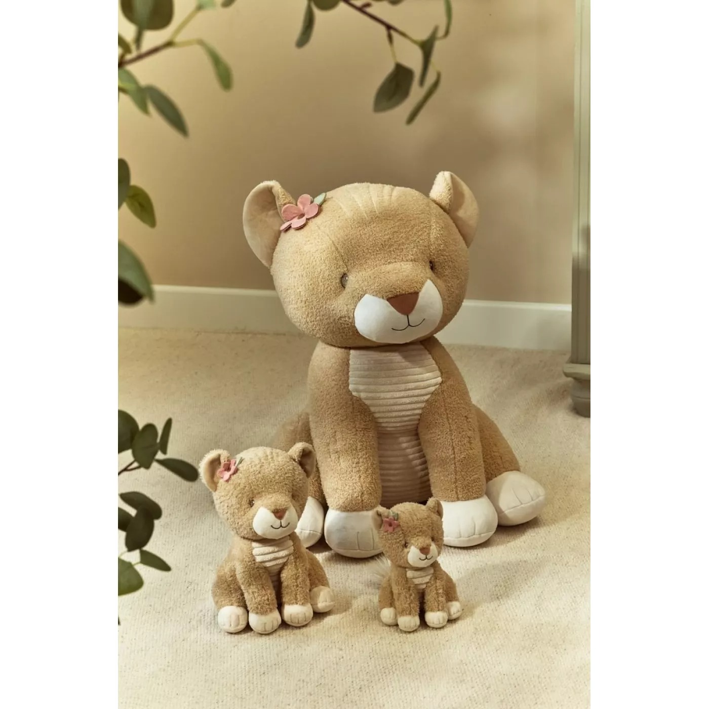Jucarie din plus - Leoaica - 25 cm - Safari Friends - Little Dutch 3