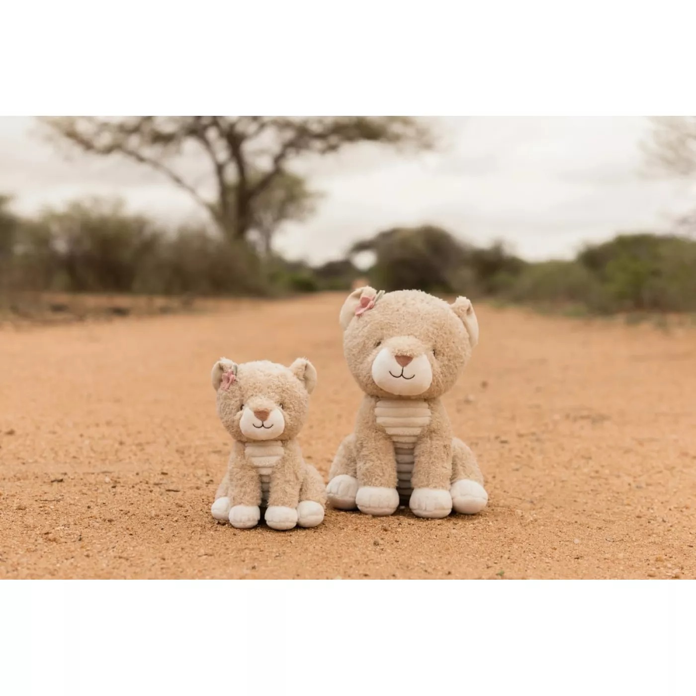 Jucarie din plus - Leoaica - 25 cm - Safari Friends - Little Dutch 5