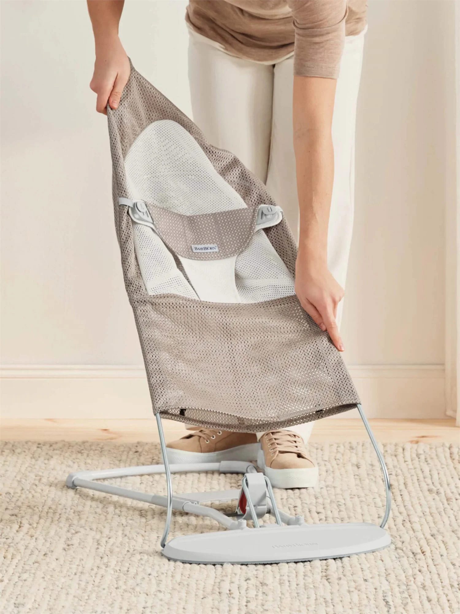 Balansoar BabyBjorn Balance Soft Grey Beige/White Mesh
