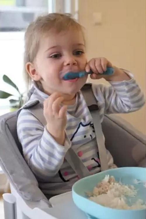 Beaba Lingurita silicon 8+ Bleu B913426