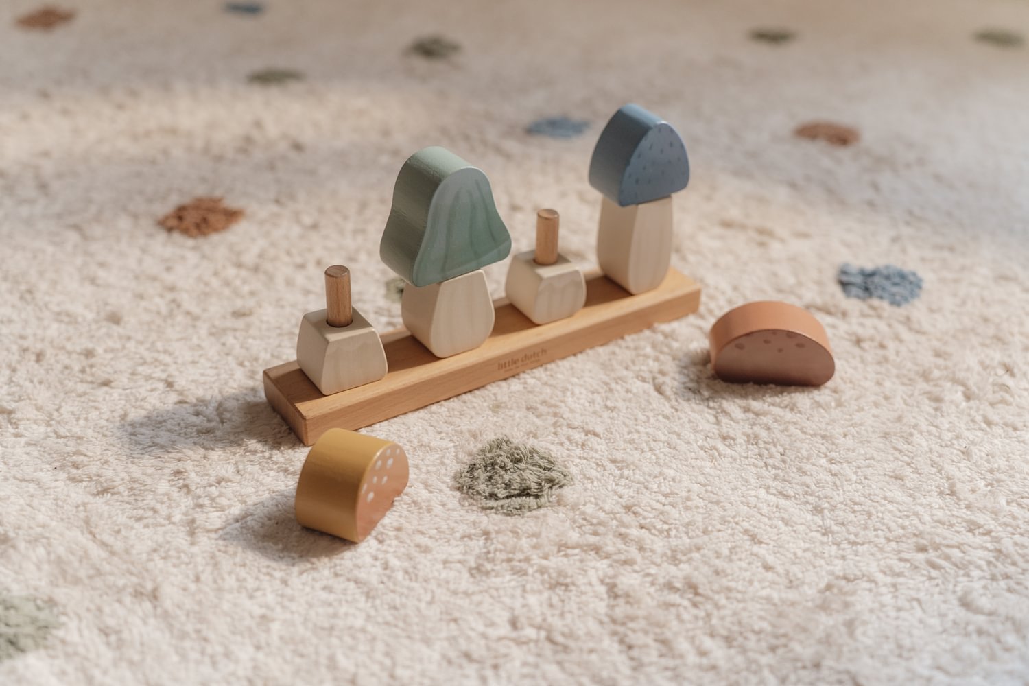 Jucarie din lemn FSC pentru stivuire - Ciupercute - Forest Friends - Little Dutch