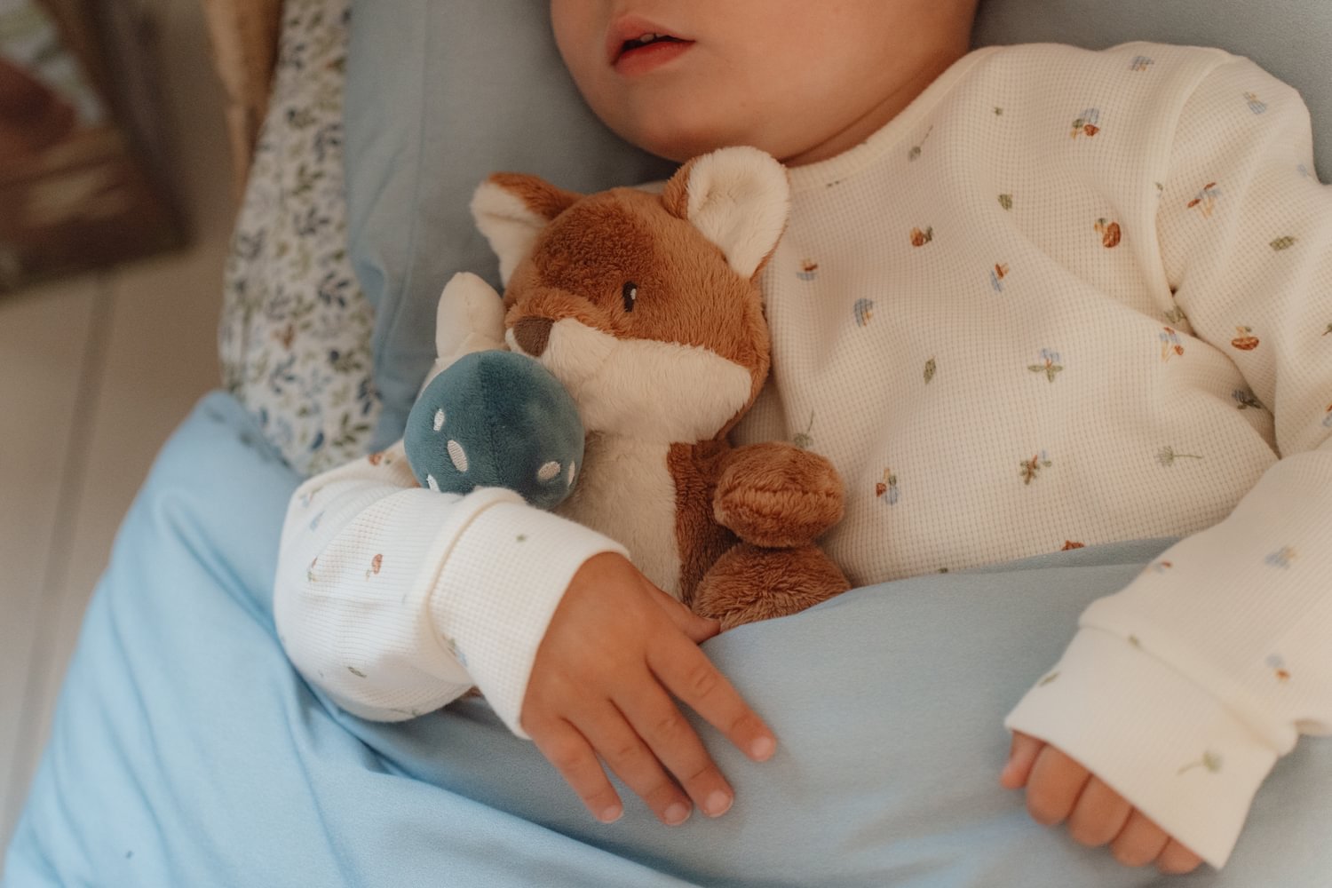 Плюшевая игрушка – Лисёнок с грибочком – Forest Friends – Little Dutch