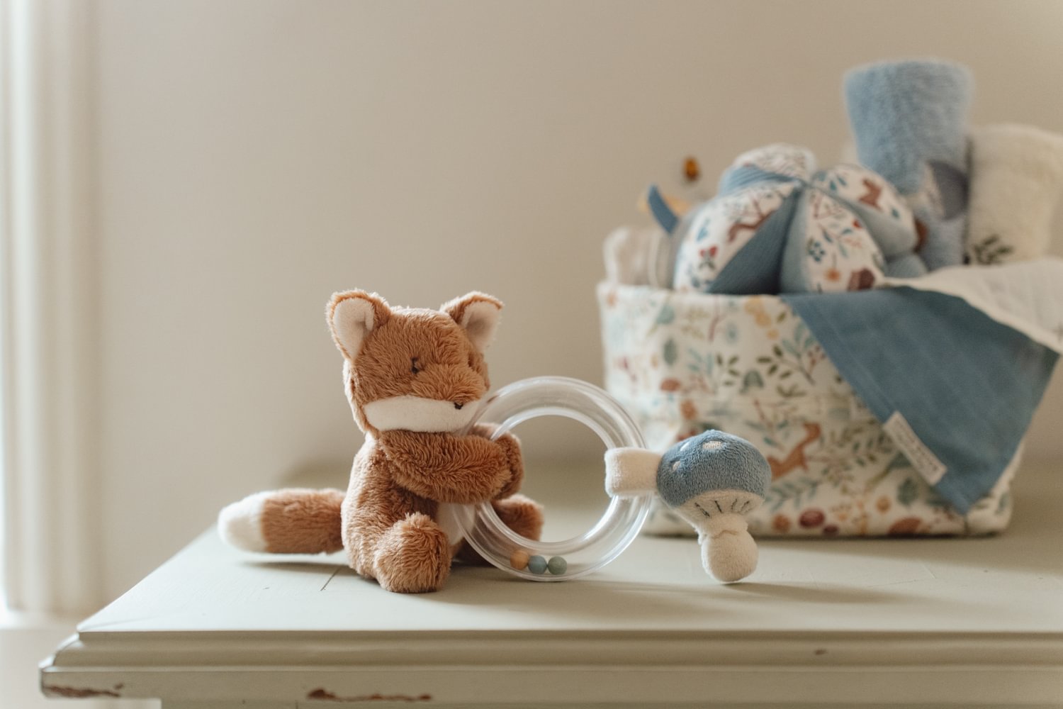 Jucarie din plus cu inel cu margele - Veverita - Forest Friends - Little Dutch