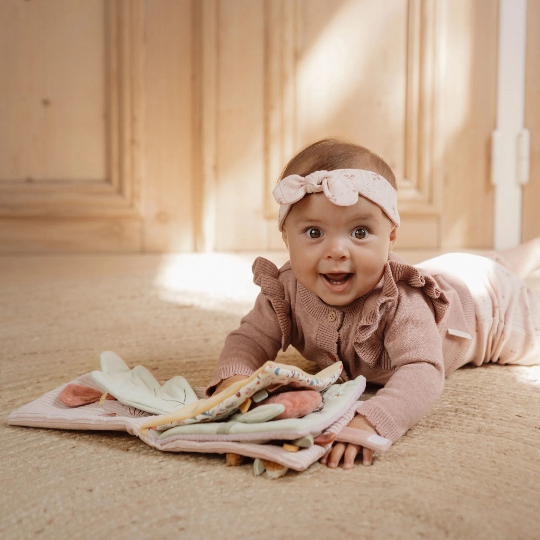 Carte senzoriala pentru bebelusi - Fairy Garden - Little Dutch