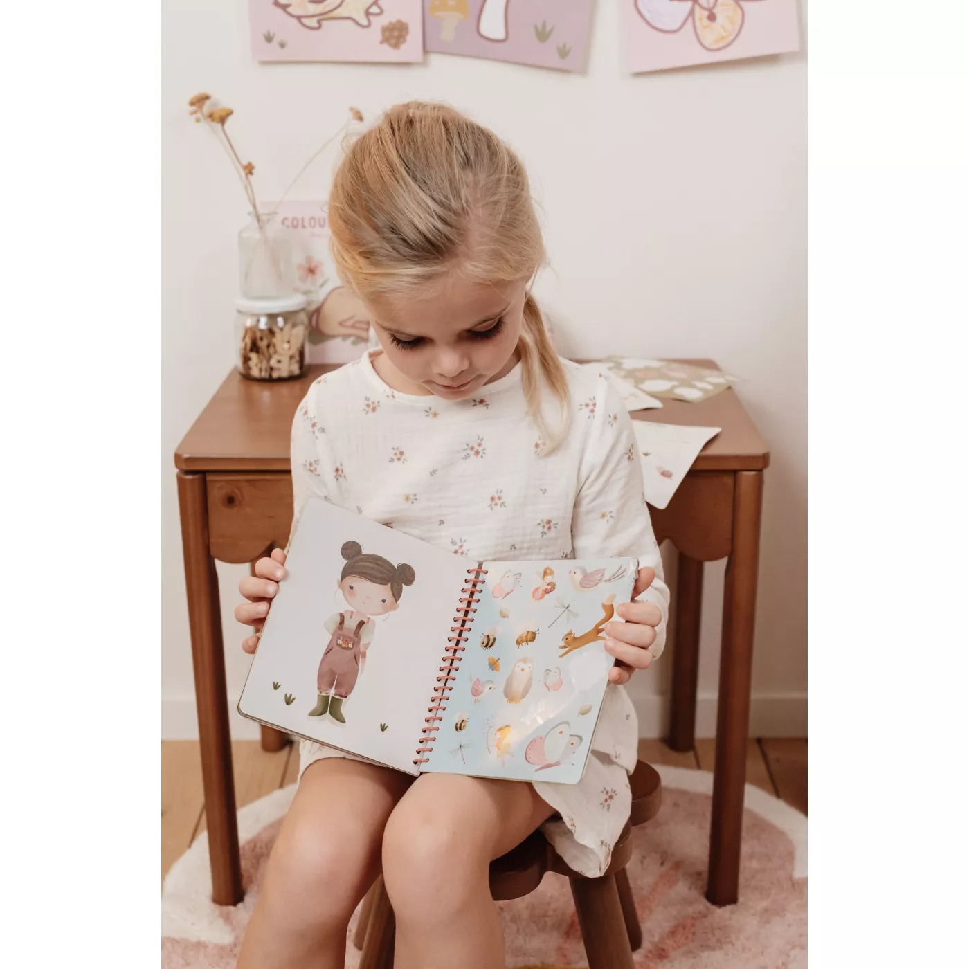 Carte cu abtibilduri - Fairy Garden - Little Dutch