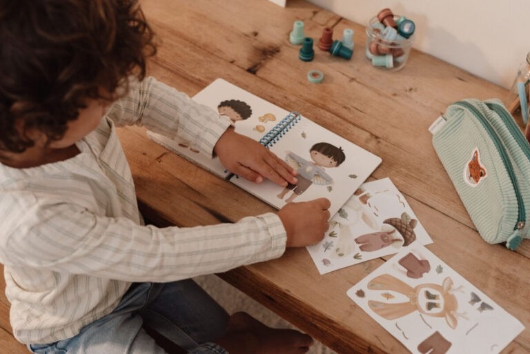 Книга с наклейками – Forest Friends – Little Dutch