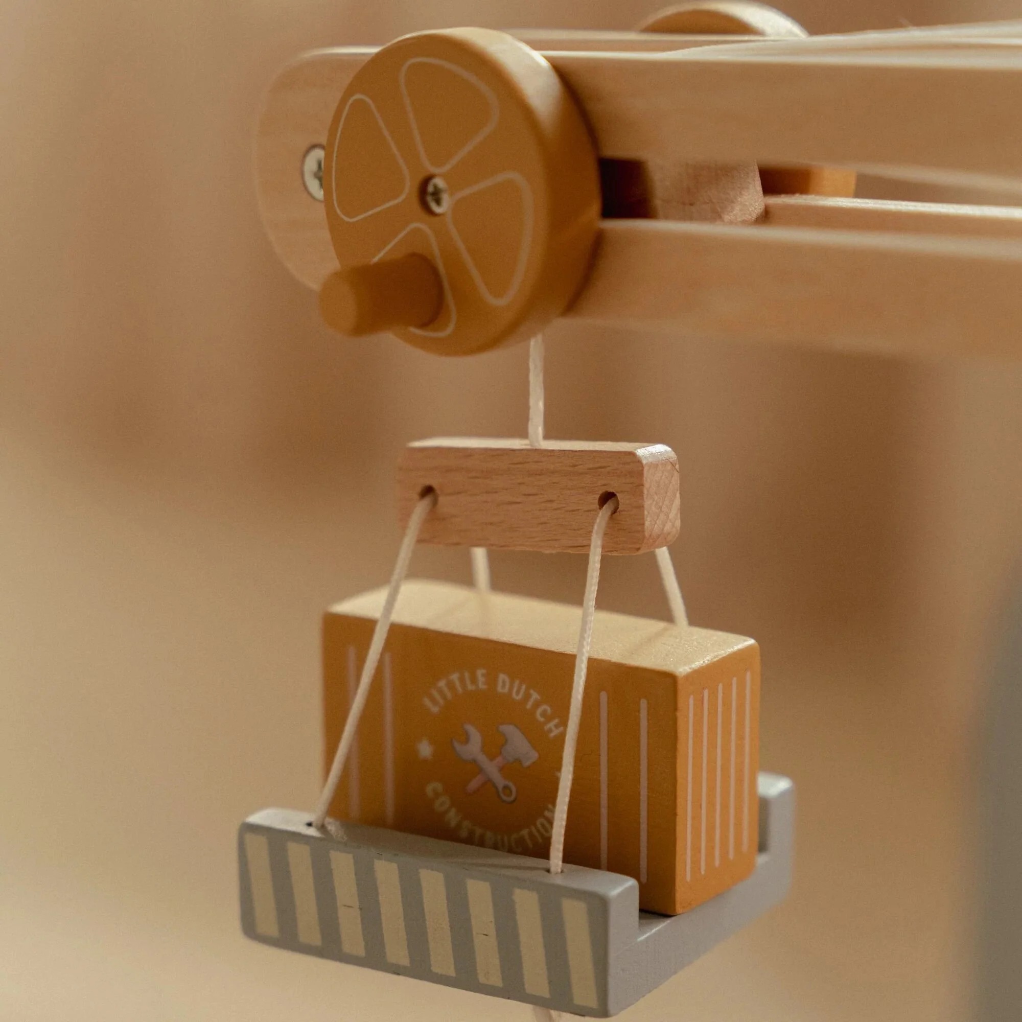 Деревянный кран с аксессуарами — Little Dutch