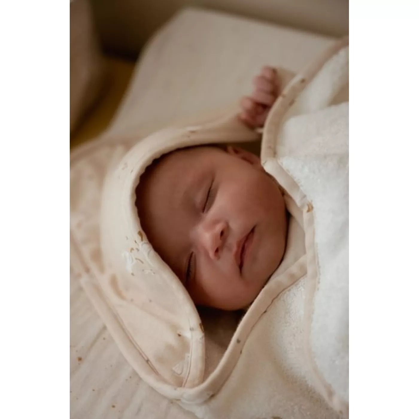 Prosop cu gluga din bumbac organic pentru bebelusi - 75x75 cm - Little Goose - Little Dutch